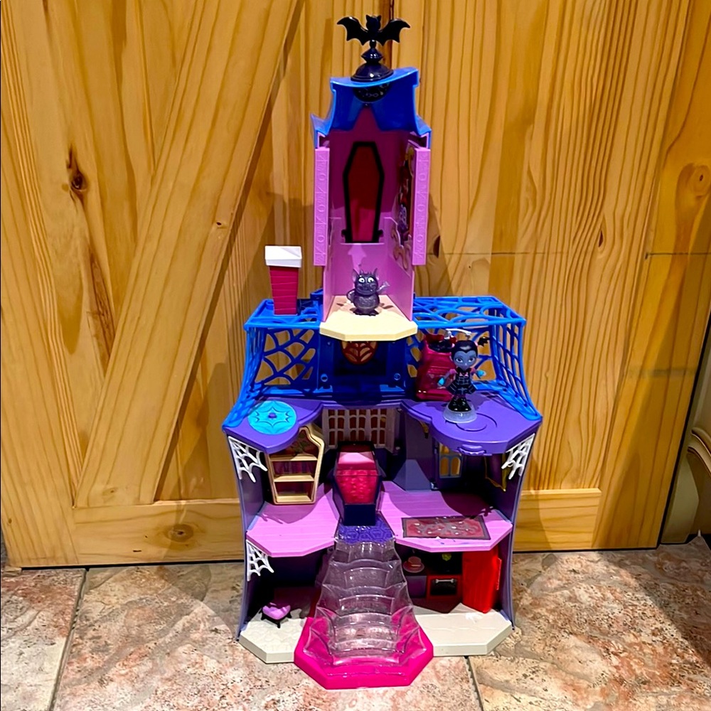 Vampirina Scare Dollhouse